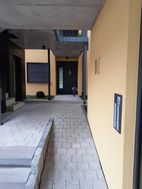 Bild der Rampe zum Gebäudeeingang