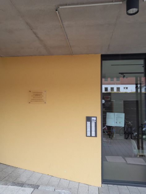 Bild des Eingangsbereiches mit Klingel